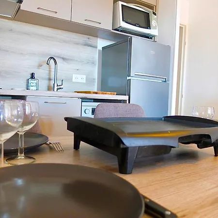 Au Petit Bonheur Vue Mer, Parking, 3 Mn De La Apartmán Le Lavandou